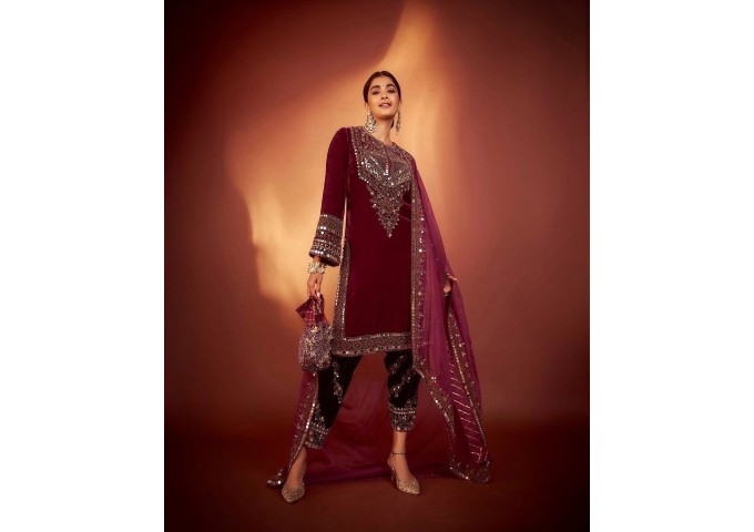 LFH BE DN 281  VISCOS VELVET SEQUENCE EMBROIDERY WORK WITH MIROR WORK PLAZZO SUIT DARK BROWN 