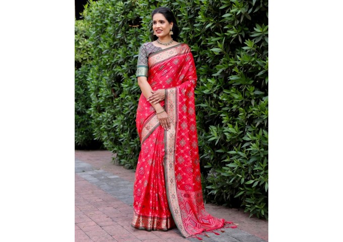 LAJVANTI IKKAT PATOLA SILK SAREE PINK